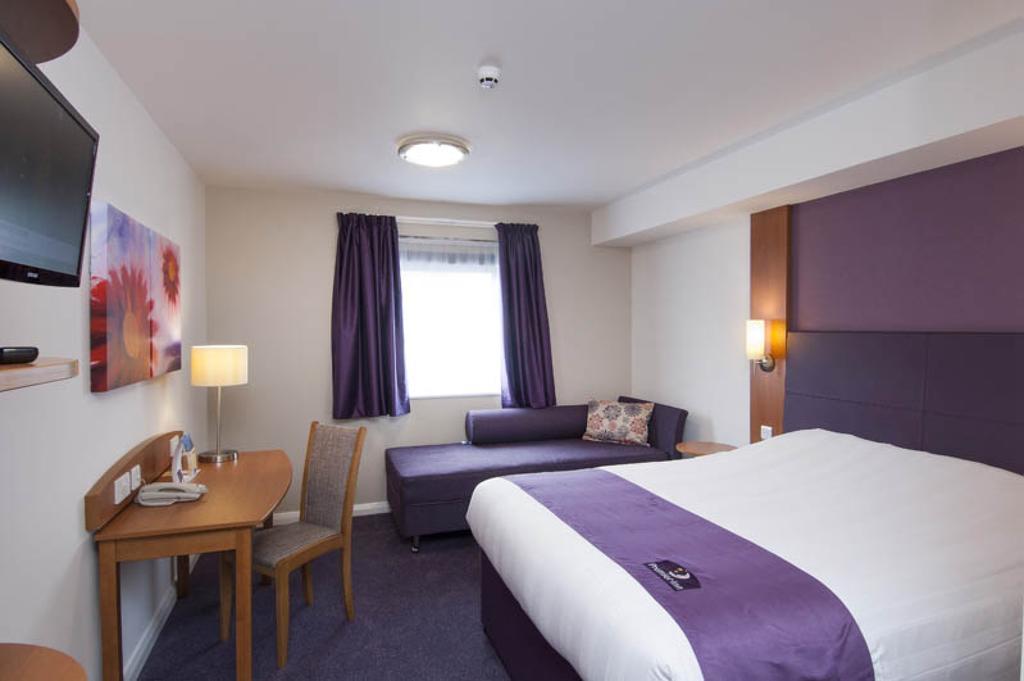 Premier Inn Cobham 객실 사진