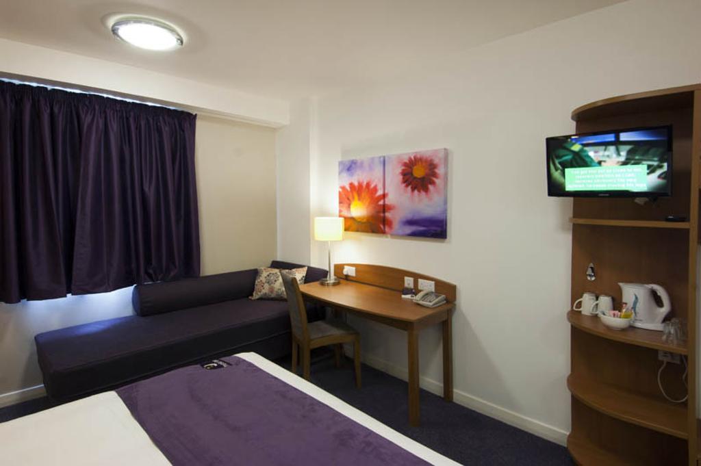 Premier Inn Cobham 객실 사진