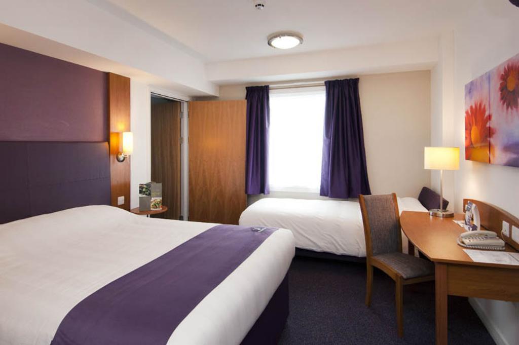 Premier Inn Cobham 객실 사진