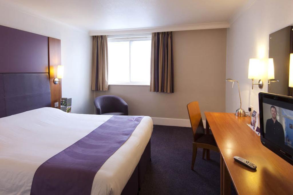 Premier Inn Cobham 코밤 외부 사진