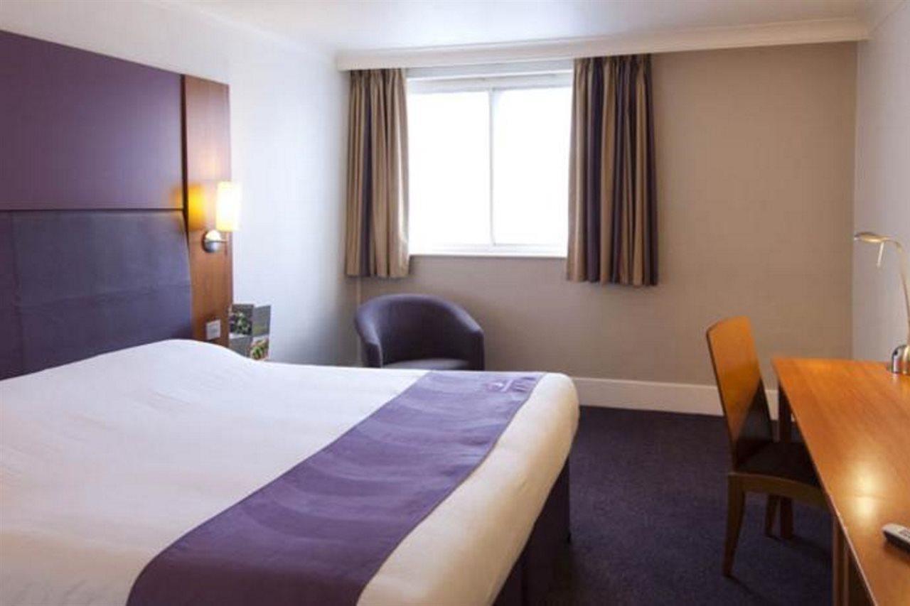 Premier Inn Cobham 코밤 외부 사진