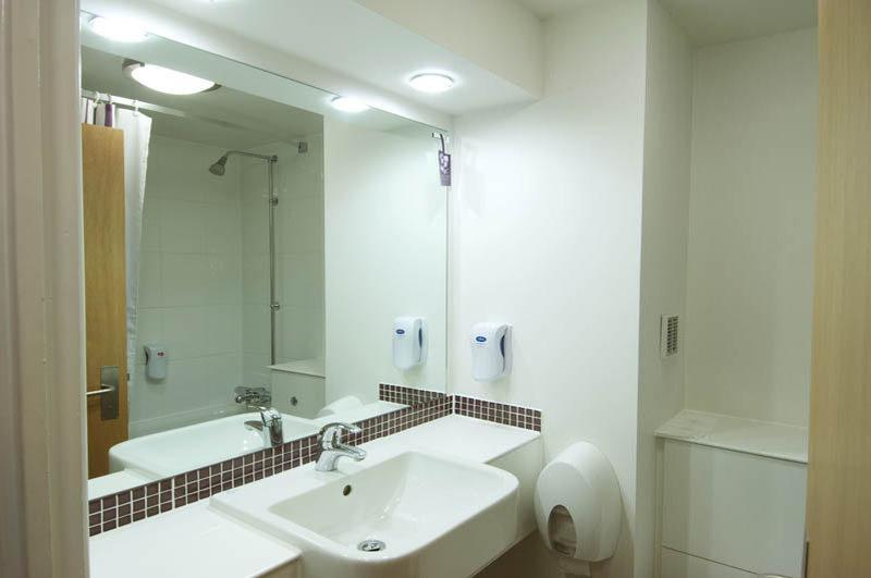 Premier Inn Cobham 외부 사진