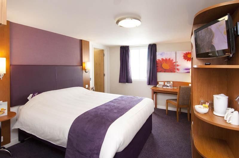 Premier Inn Cobham 코밤 외부 사진