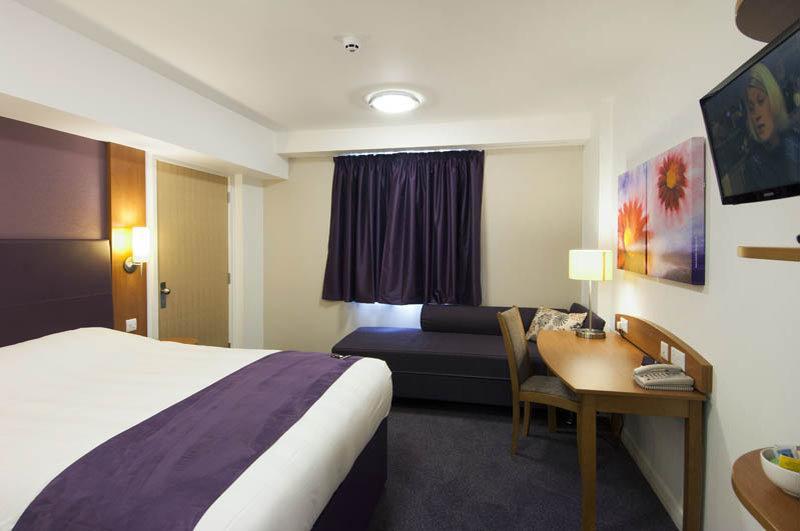 Premier Inn Cobham 코밤 외부 사진